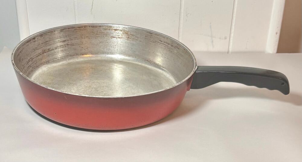 Vintage Club Aluminum 3 QT 11.5” Family Sized Chicken Fryer Skillet Poppy Red